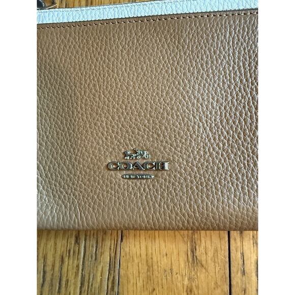 Coach Large Corner Zip Wristlet CU797 Brown And Ivory Signature Canvas NWT - Picture 2 of 6